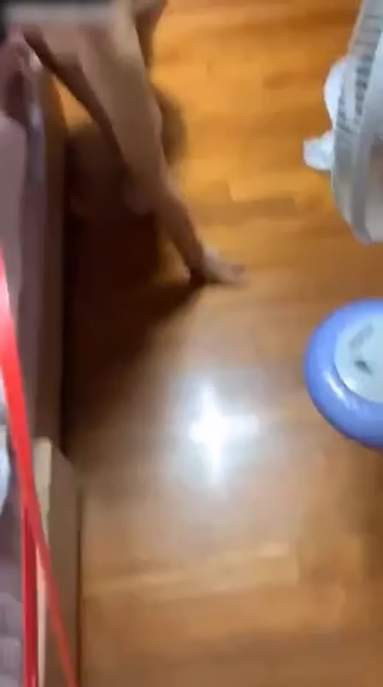  命令我家女友当小母狗训练 的剧照4