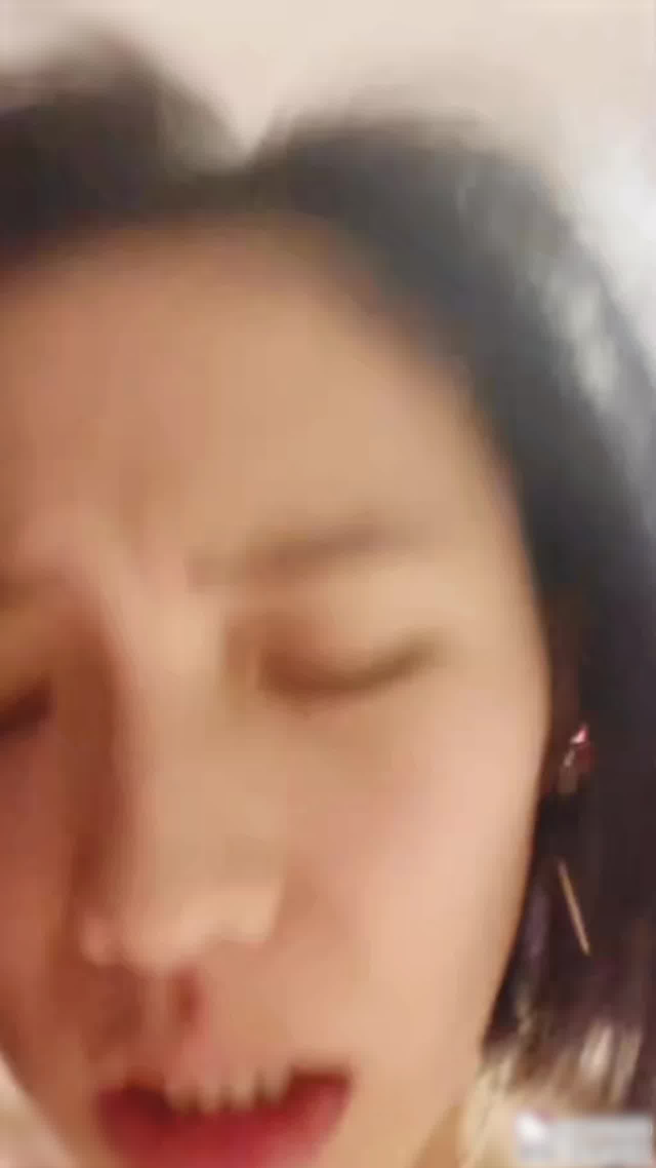  小鸡巴不给力，只好自己骑上去 的剧照1