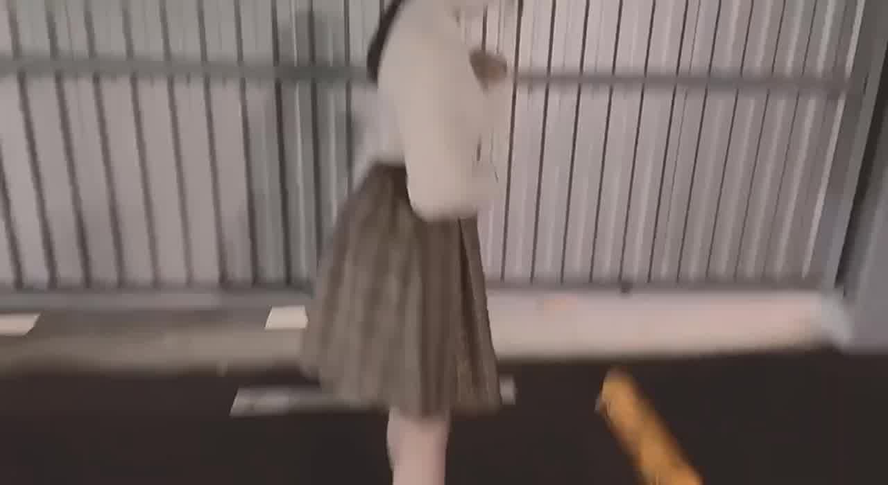  小骚妹上位驱动胴体 最后侧入极品大奶 的剧照4