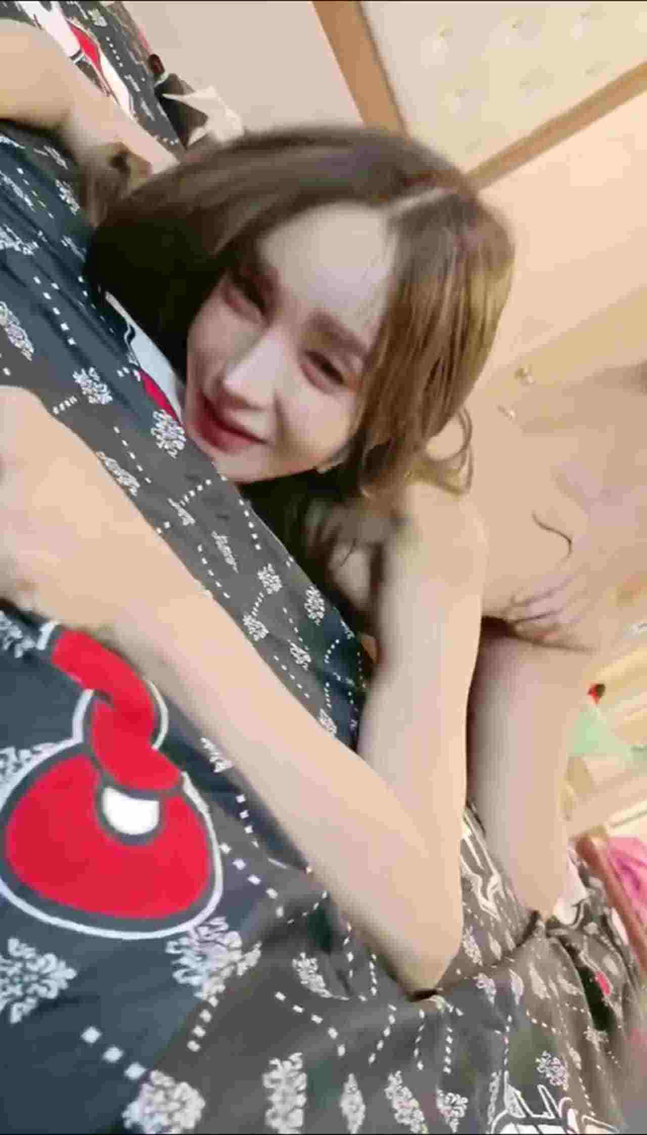  混血女神小杨幂骑马各种体位示范 的剧照7