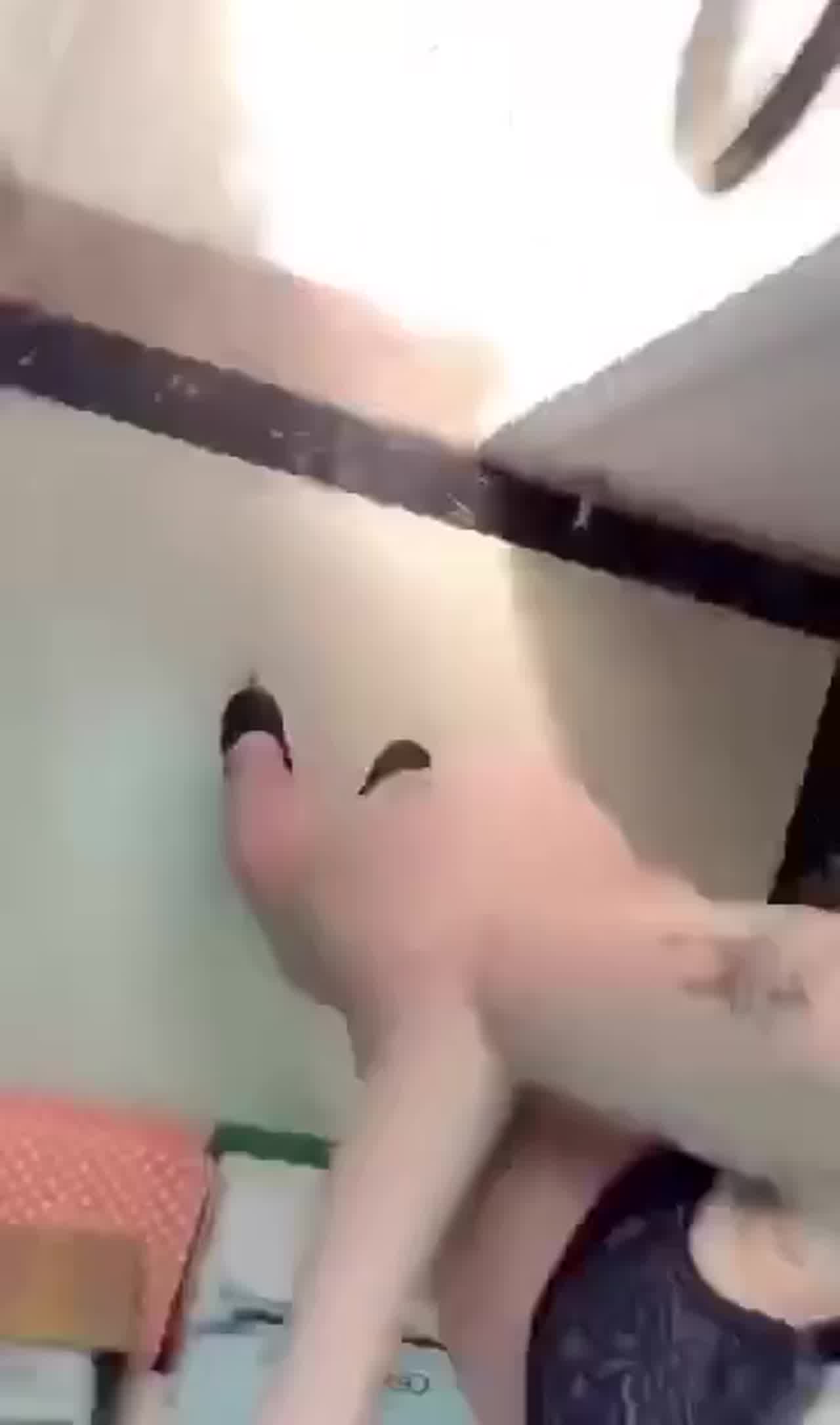  身材姣好的小姐姐诱惑 的剧照1