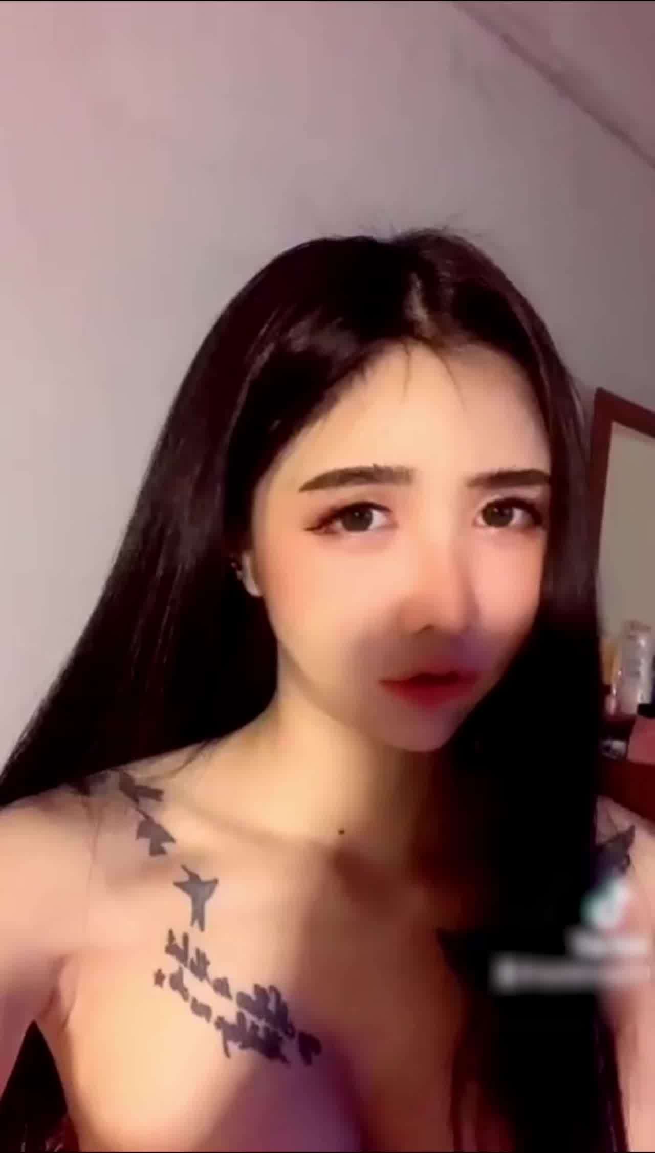  抖音女神numkhing有点像狗头 的剧照1