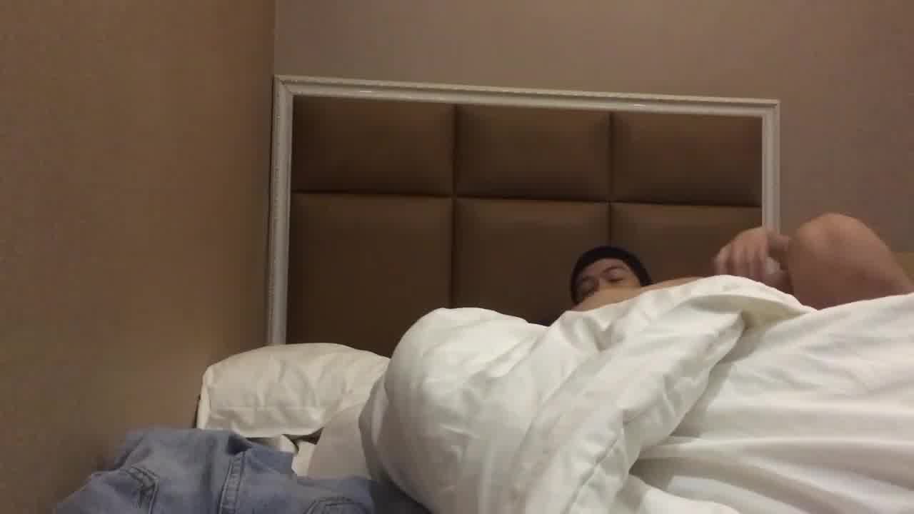  自购推特约炮大神-又跟女粉出来约炮了，她特别喜欢69，互舔了几分钟才开始操，骑乘特别喜欢被猛干 的剧照6