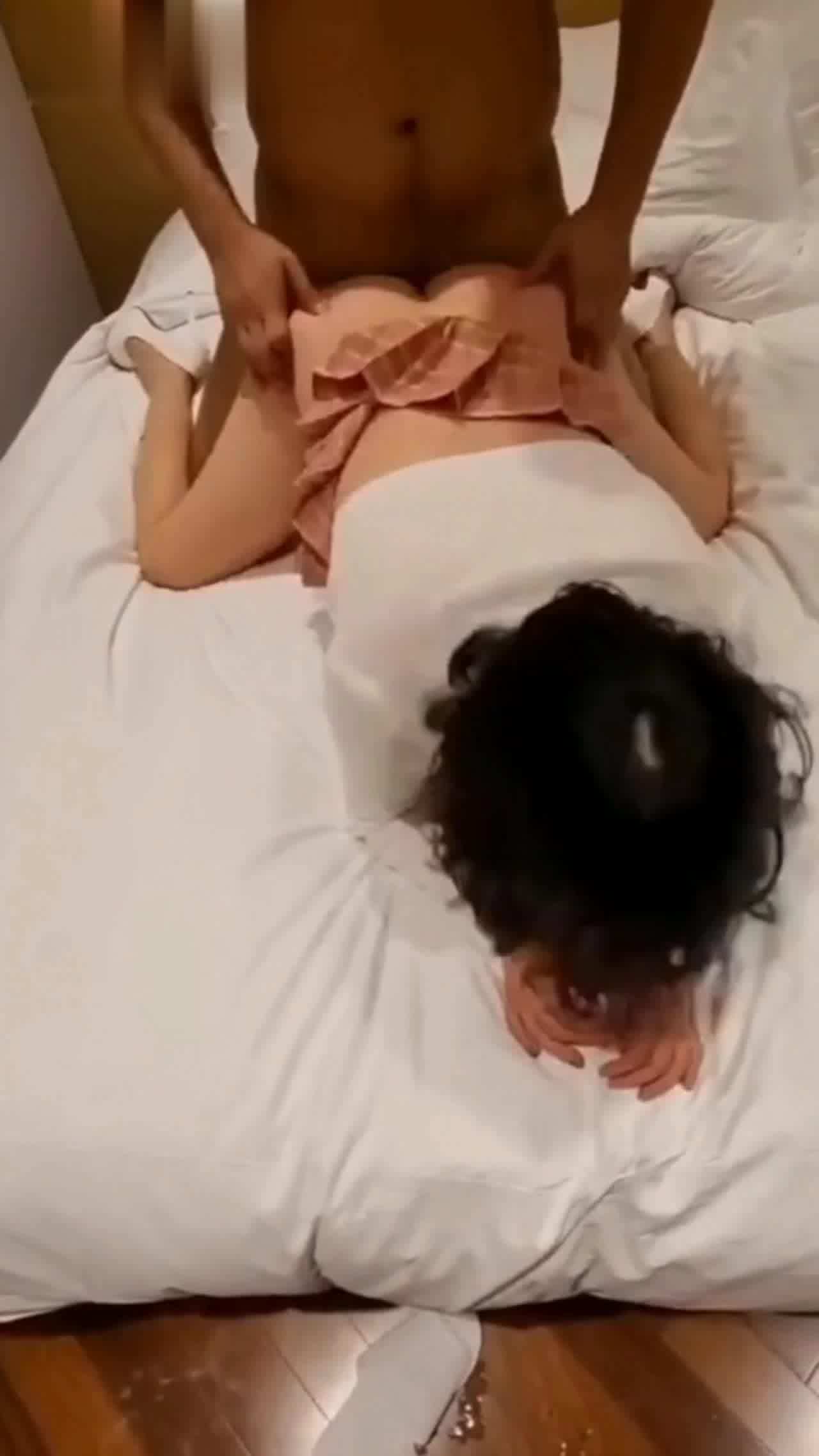  体育生整根直入，操的阿姨嗷嗷叫 的剧照8