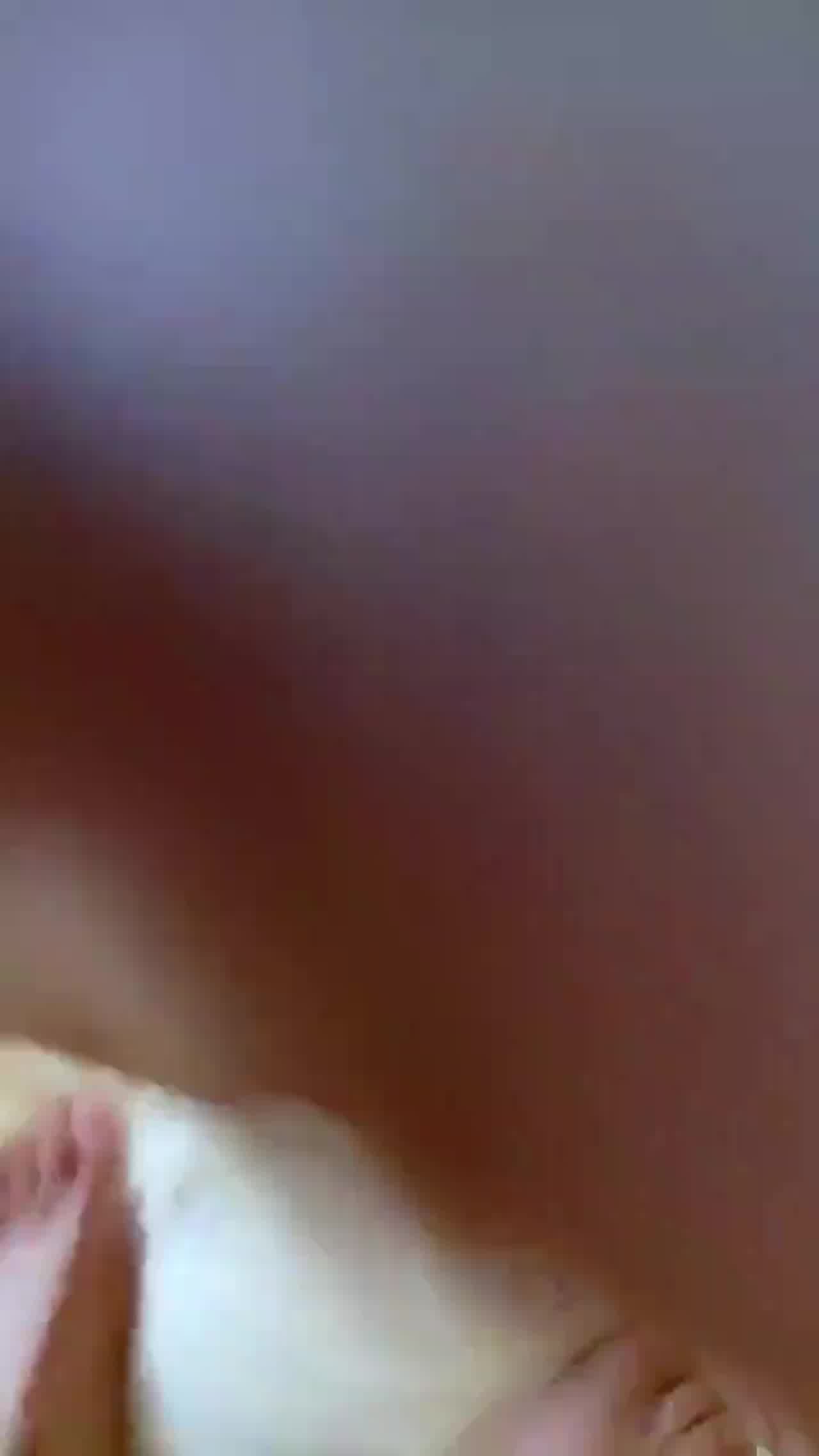  大二学舞蹈气质贫乳小妹扭动屁股脱下牛仔短裤，抬起双腿抽插娇喘喊哥哥 的剧照6