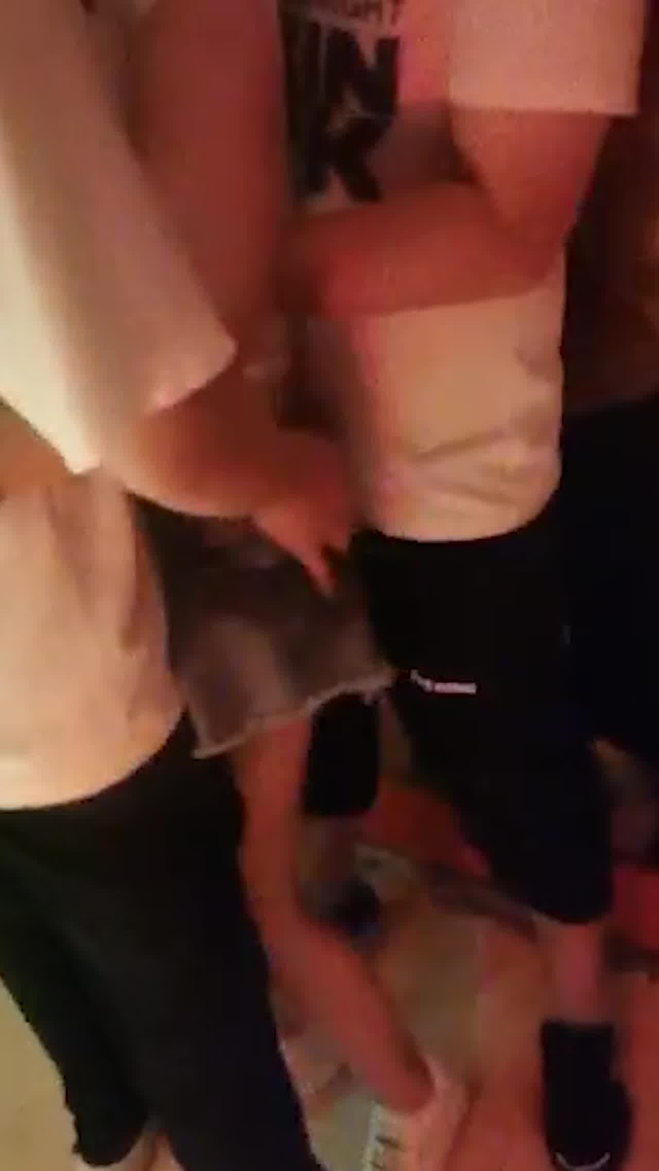  不好意思，老头请别再抓奶了 的剧照8