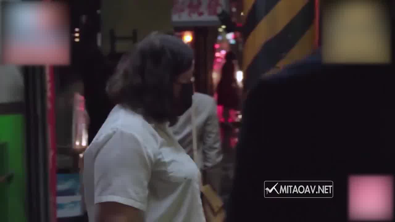  蜜桃 变态医师ep2地铁轮奸ol 的剧照4