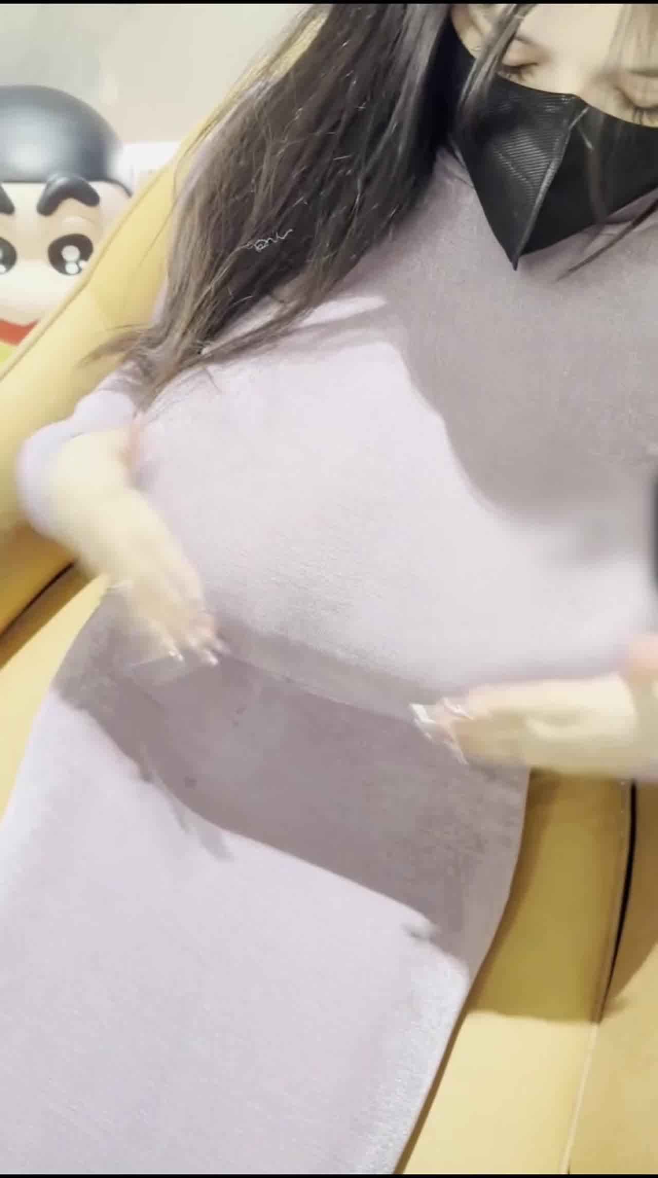  九儿 超极品肉感姐姐藏不住的巨乳嫩嫩的逼逼 西红柿沾点水来吃味道更佳 的剧照8