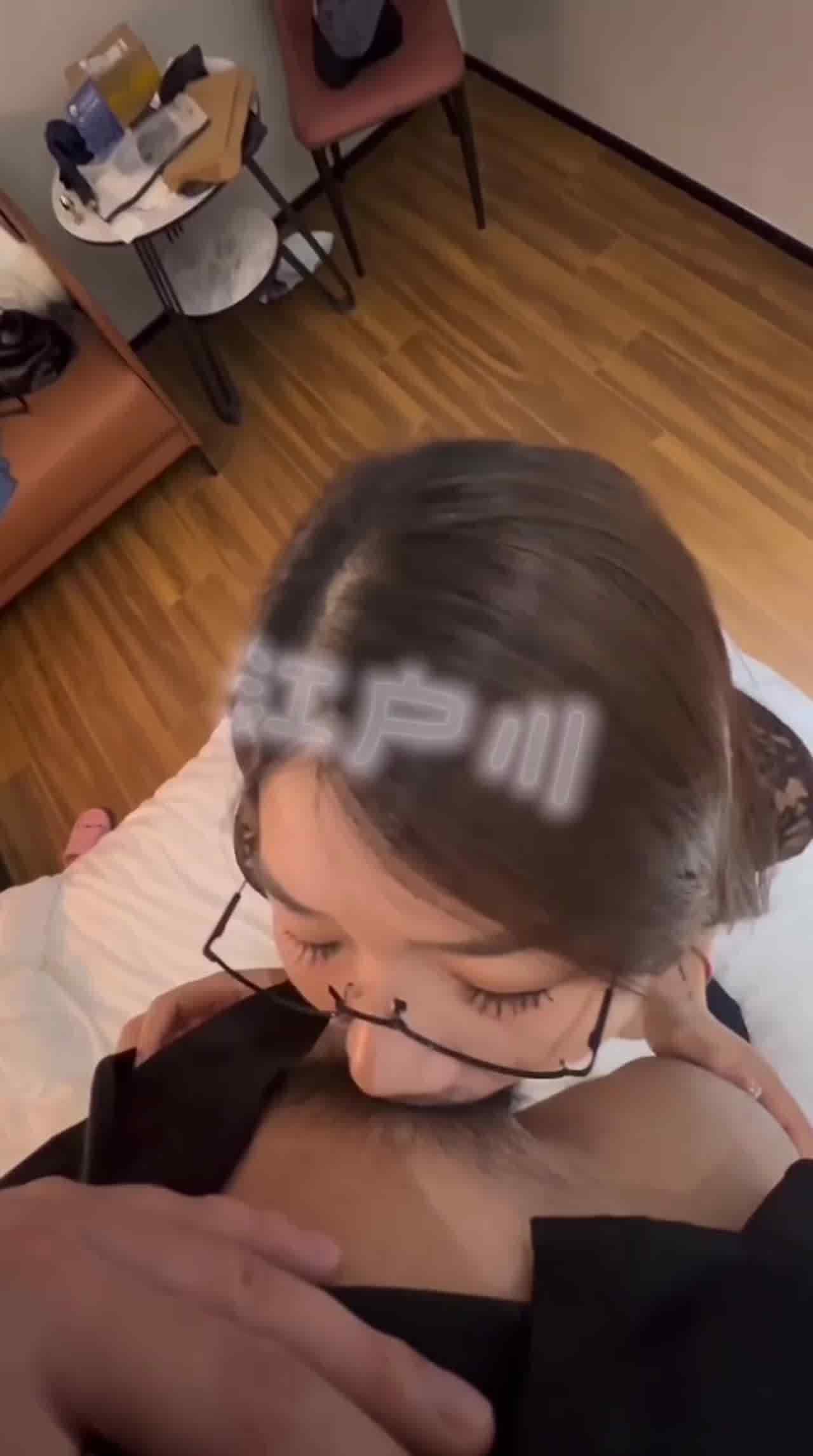  自购江户川大神-要打够母狗屁股100下才能得到鸡巴，一直替主人数着，吃到鸡巴那一刻好享受，被后入猛操 的剧照4